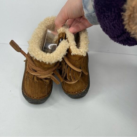 UGG Brown Winter Boots Suede Ankle Style - Picture 4 of 10